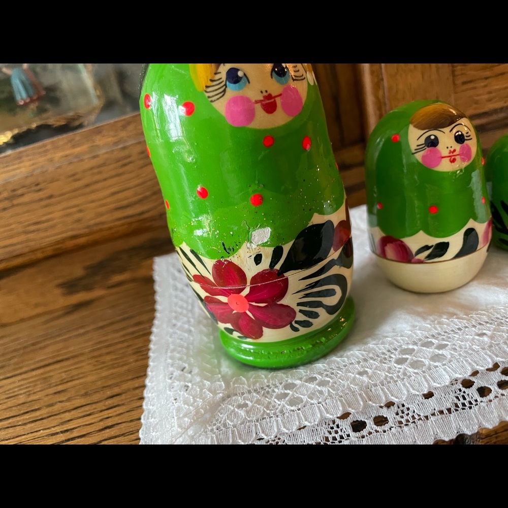 *SOLD* Vintage Russian nesting dolls. - Picture 3 of 3